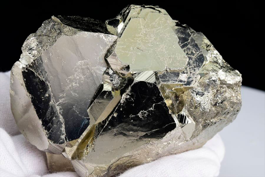 激レア　ペルー産　ワンサラ鉱山　パイライト　黄鉄鉱　クラスター　水晶クラスター 2b1d405fbcfeb562e582fef787f050