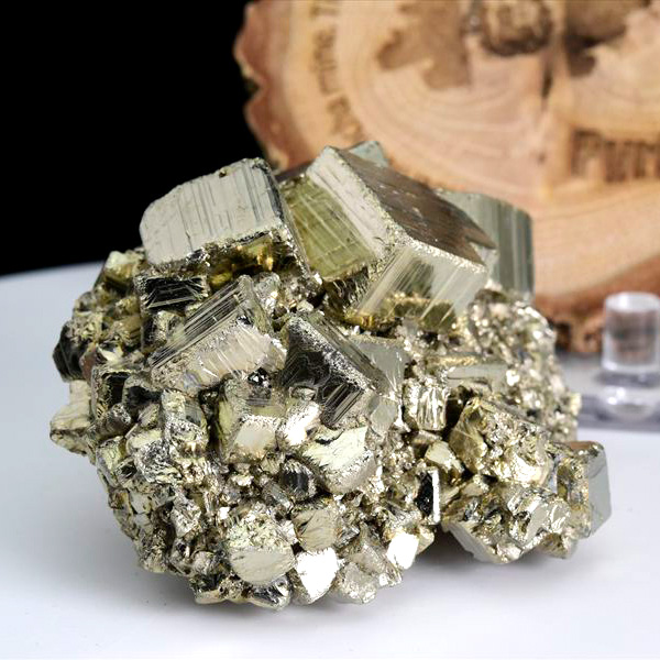 パイライト 黄鉄鉱 クラスター (約362g) 原石 ギラギラ結晶 CUBO
