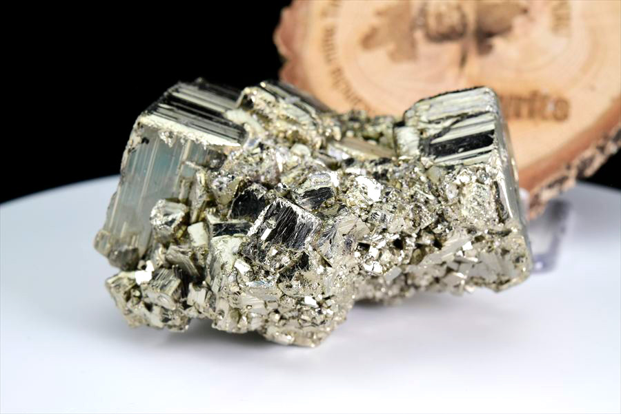 パイライト 黄鉄鉱 クラスター (約496g) 原石 ギラギラ結晶 CUBO