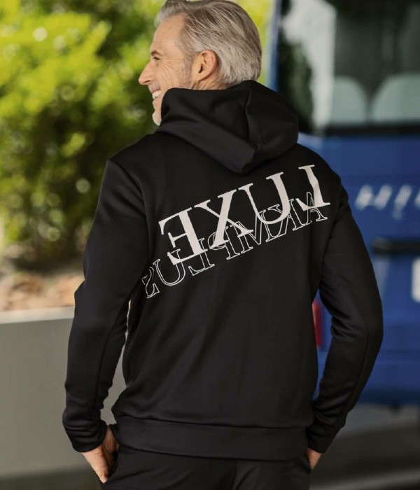 LUXE AKM PLUS リュクスエイケイエムプラス スリーブロゴフリース