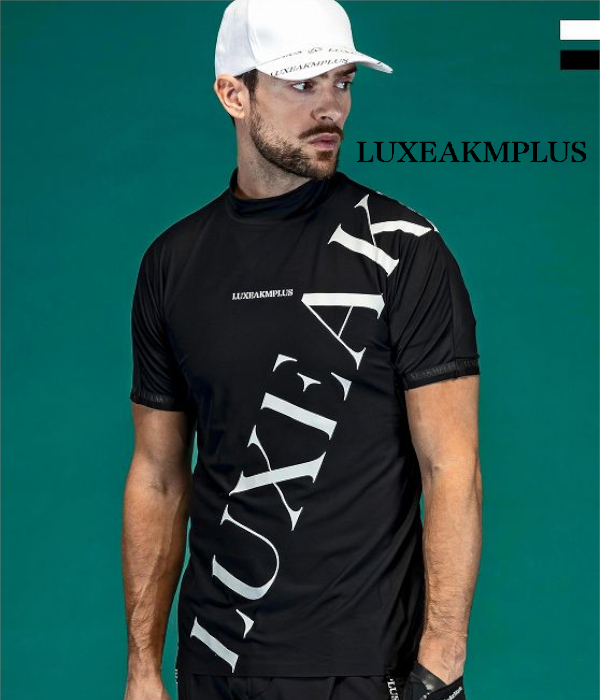 LUXEAKMPLUS リュクスエイケイエムプラス ロゴデザインモックネックTシャツ 半袖 メンズ 男性 ゴルフ スポーツ GOLF ジム トレーニング 春夏