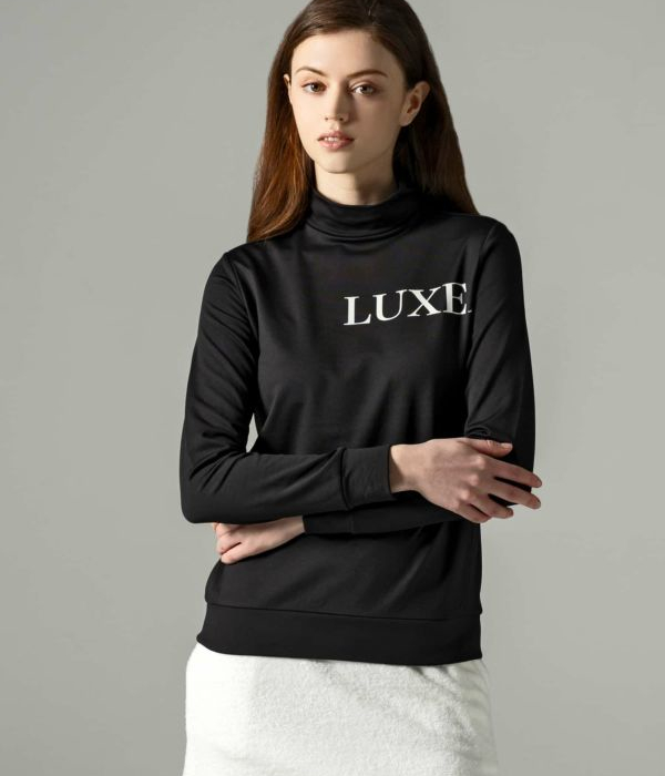 LUXEAKMPLUS リュクスエイケイエムプラス 光沢ロゴモックネックTシャツ 長袖 ゴルフ レデ...