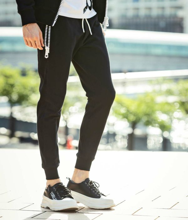 1PIU1UGUALE3 RELAX ウノピゥウノウグァーレトレ リラックス 縦ロゴスウェットパンツ メンズ カジュアル ジョガーパンツ | 1PIU1UGUALE3 RELAX | 03