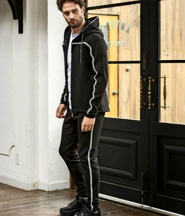 1PIU1UGUALE3 RELAX ウノピゥウノウグァーレトレ リラックス