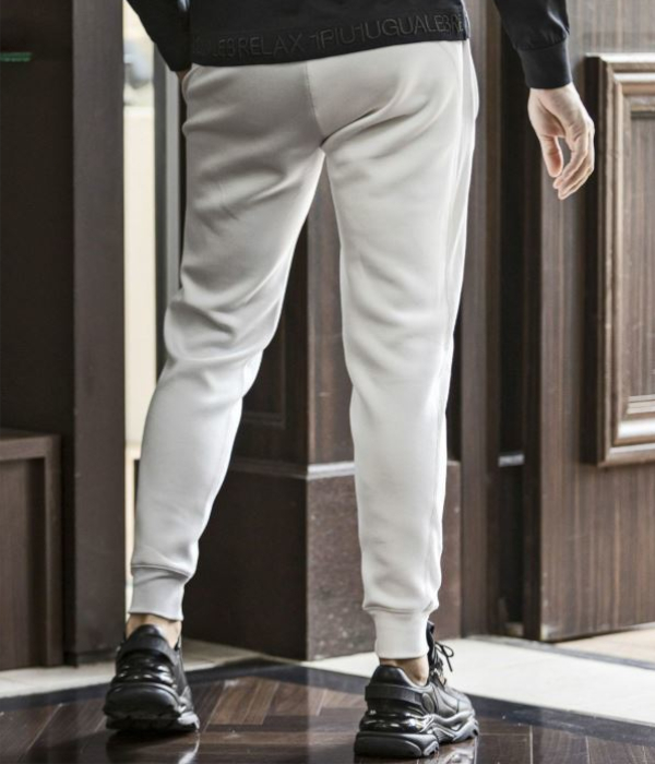 1PIU1UGUALE3 RELAX ウノピゥウノウグァーレトレ リラックス