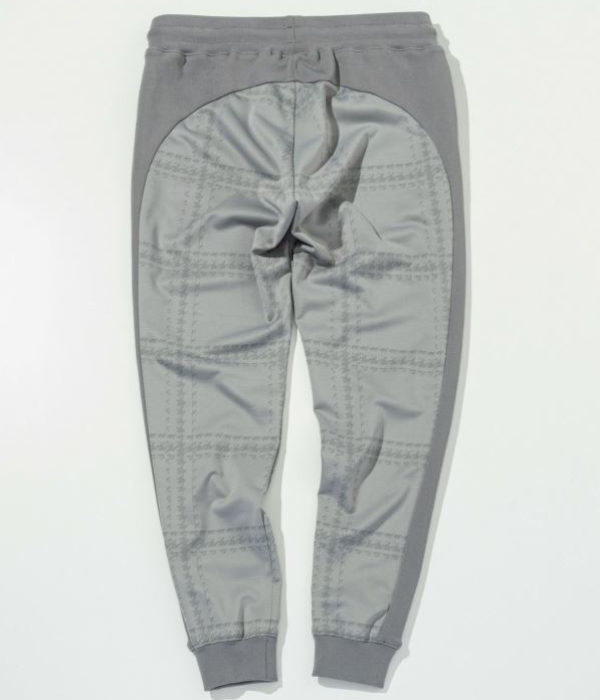 1PIU1UGUALE3 RELAX ウノピゥウノウグァーレトレ リラックス