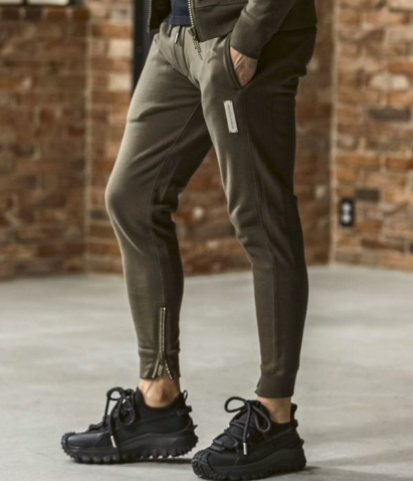 1PIU1UGUALE3 RELAX ウノピゥウノウグァーレトレ リラックス シルバーロゴプレートスウェットパンツ ジョガーパンツ メンズ ジャージ カジュアル スポーツ | 1PIU1UGUALE3 RELAX | 09