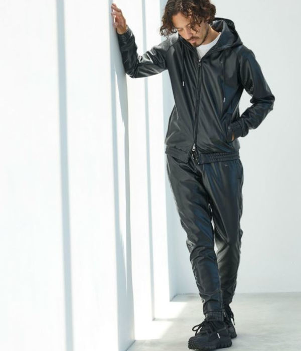 1PIU1UGUALE3 RELAX ウノピゥウノウグァーレトレ リラックス シンセティックレザージョガーパンツ メンズ カジュアル ストリート モード 合皮 フェイクレザー 1PIU1UGUALE3 RELAX ウノピゥウノウグァーレトレ リラックス