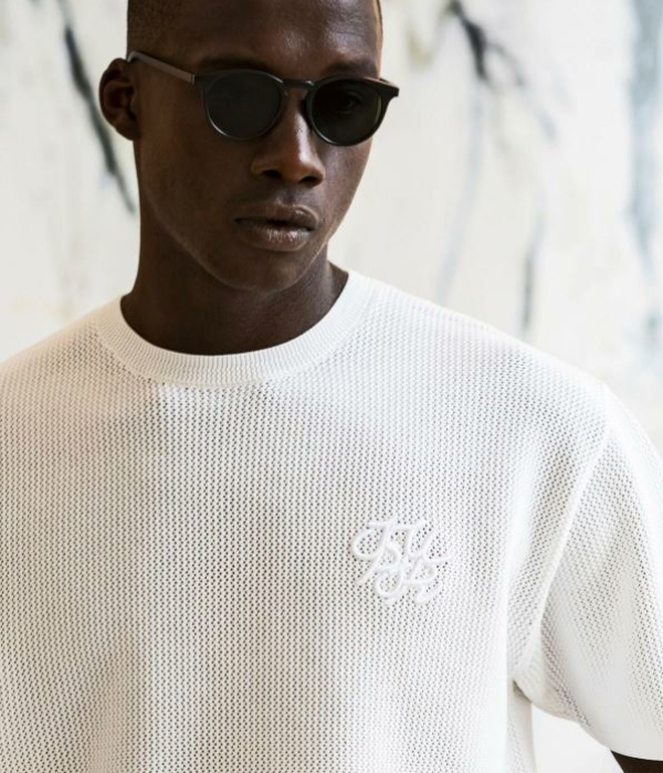 1PIU1UGUALE3 RELAX ウノピゥウノウグァーレトレ リラックス ロゴ