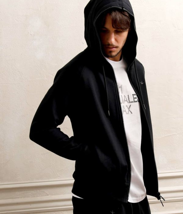 1PIU1UGUALE3 RELAXグリッターロゴジップパーカー ブラック 1PIU1UGUALE3 RELAX - GLITTER ZIP HOODIE / グリッターロゴ