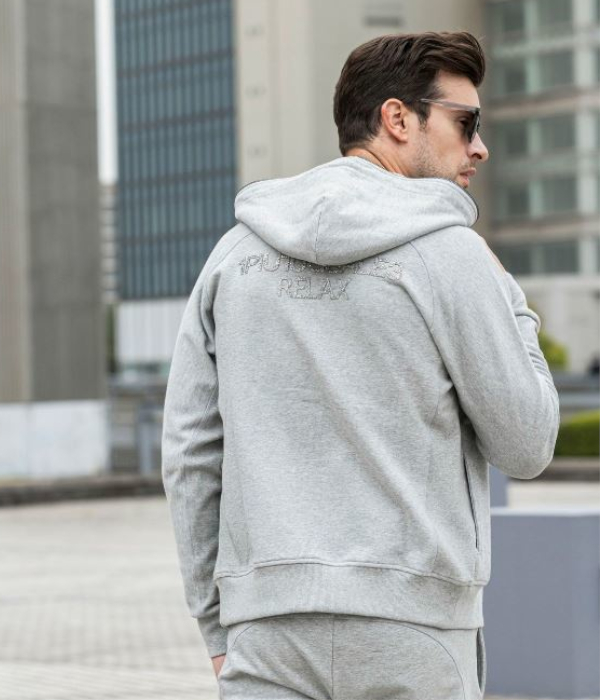 1PIU1UGUALE3 RELAX ウノピゥウノウグァーレトレ リラックス