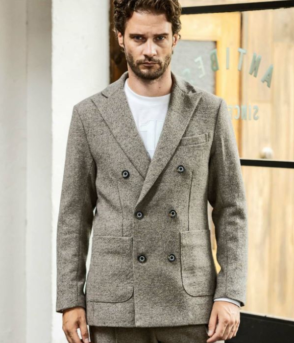 美品 ウノピゥウノウグァーレトレ リラックス クラシックダブルジャケット 1PIU1UGUALE3 RELAX ウノピゥウノウグァーレトレ リラックス