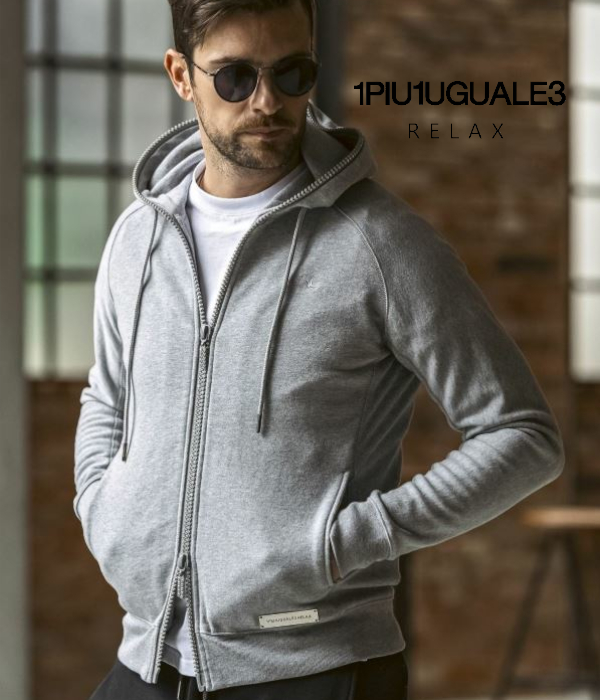 1PIU1UGUALE3 RELAX ウノピゥウノウグァーレトレ リラックス シルバーロゴプレートパーカー メンズ フーディ スウェット カジュアル スポーツ 1PIU1UGUALE3 RELAX ウノピゥウノウグァーレトレ リラックス シルバー