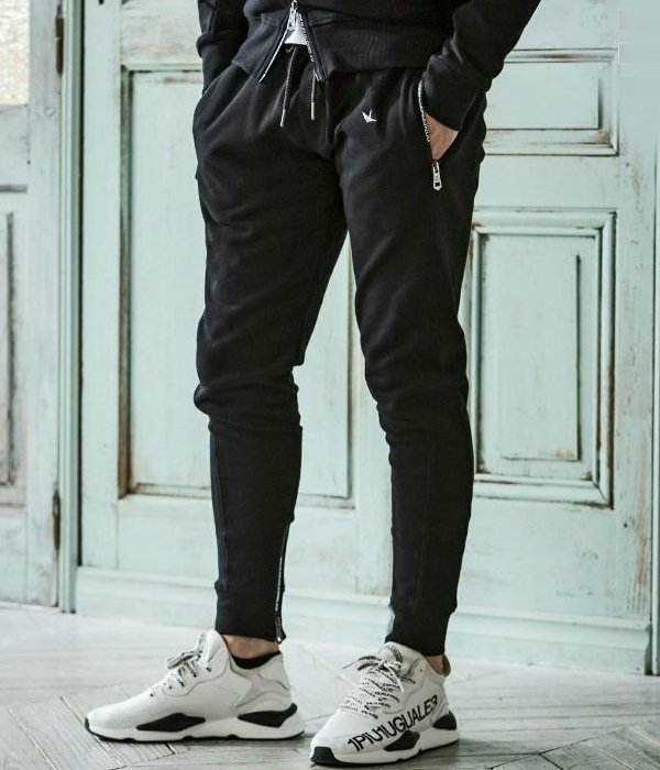 1PIU1UGUALE3 RELAX ウノピゥウノウグァーレトレ リラックス