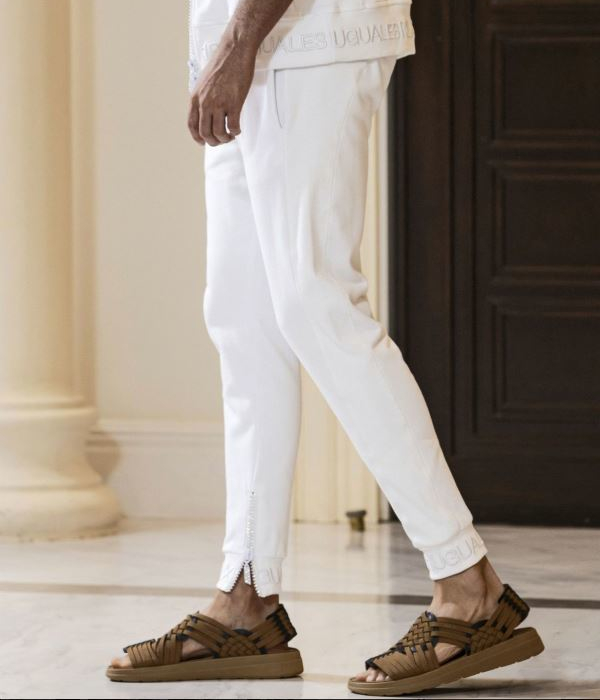 1PIU1UGUALE3 RELAX ウノピゥウノウグァーレトレ リラックス