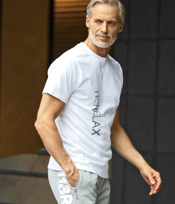 ウノピゥウノウグァーレトレリラックス 1PIU1UGUALE3 RELAX ラインストーングラデーションロゴ半袖Tシャツ カットソー カジュアル スポーツ シンプル | 1PIU1UGUALE3 RELAX | 03