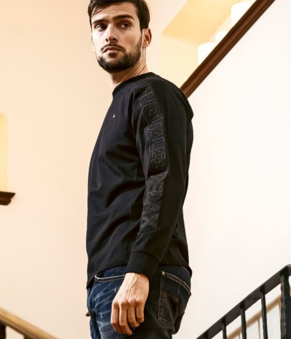 1PIU1UGUALE3 RELAX ウノピゥウノウグァーレトレ リラックス 袖ロゴ