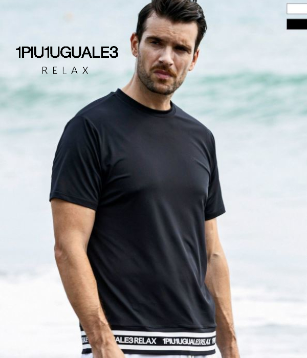 1PIU1UGUALE3 RELAX ヘムロゴ半袖ラッシュガード 1PIU1UGUALE3 RELAX - ヘムロゴ半袖ラッシュガード | Tシャツ