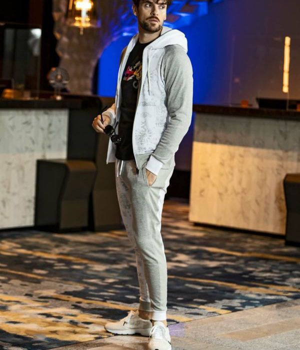 1PIU1UGUALE3 RELAX ウノピゥウノウグァーレトレ リラックス