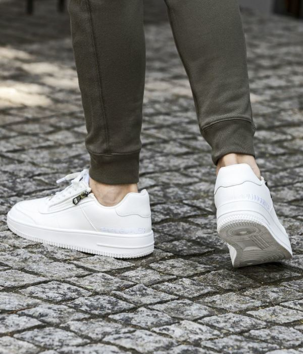 1PIU1UGUALE3 RELAX ウノピゥウノウグァーレトレ リラックス ミニロゴ