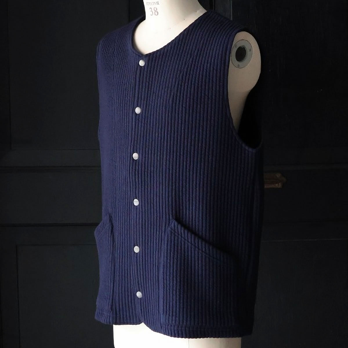 オーディエンス 「尾州」コットンキルト ノーカラースナップベスト Upscape Audience ( AUD7331 ) メンズ レディース対応 キルティング アウター カジュアル 上品ストライプキルト ベストアップスケープオーディエンス 日本製 無地 メンズ おしゃれ アーベン Audience（オーディエンス） Upscape Audience 尾州 コットンキルト