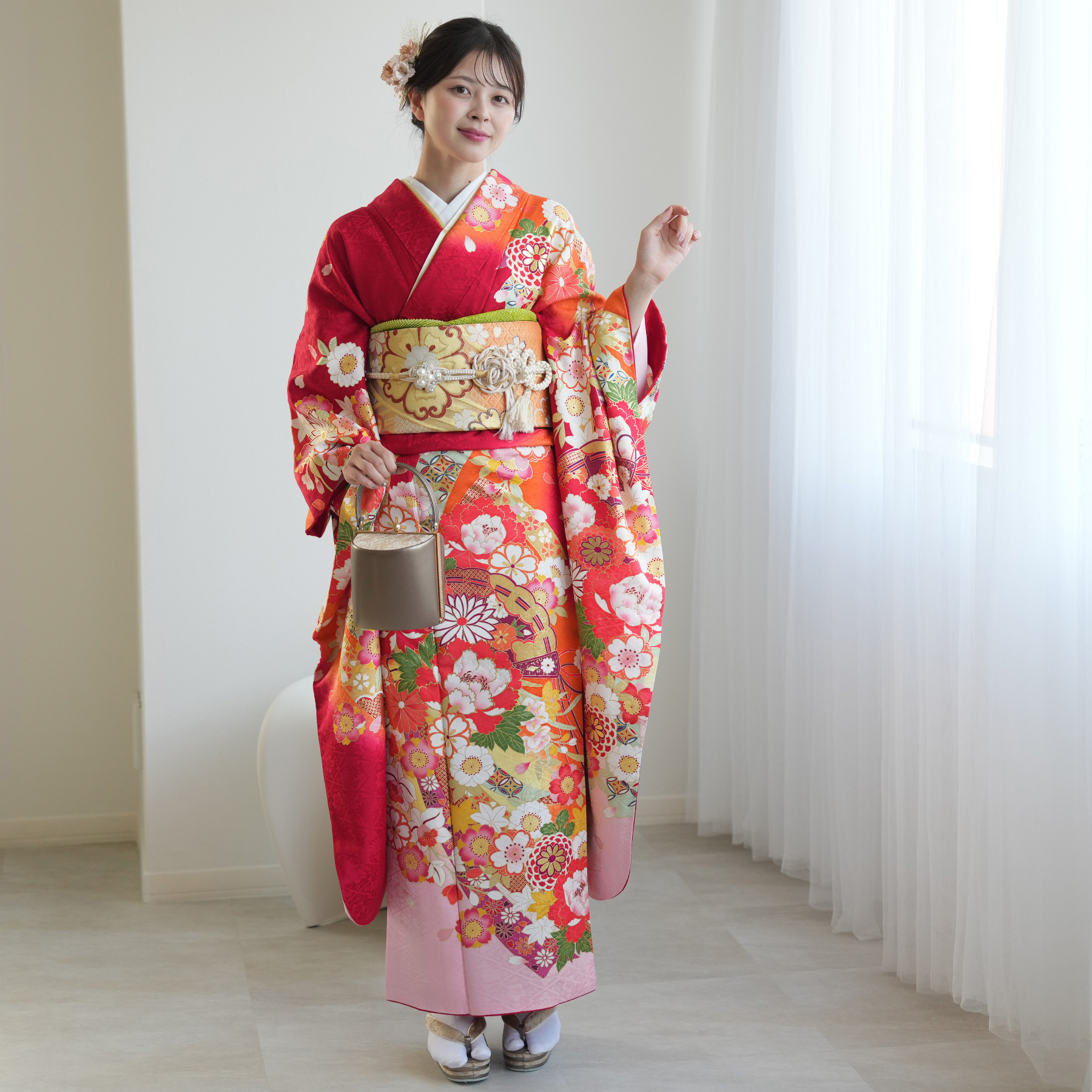 華やか赤の花模様♡振袖フルセット　成人式前撮り 正統派古典 赤/黒/白 御所車柄/牡丹柄 人気 上品 可愛い 伝統的古典