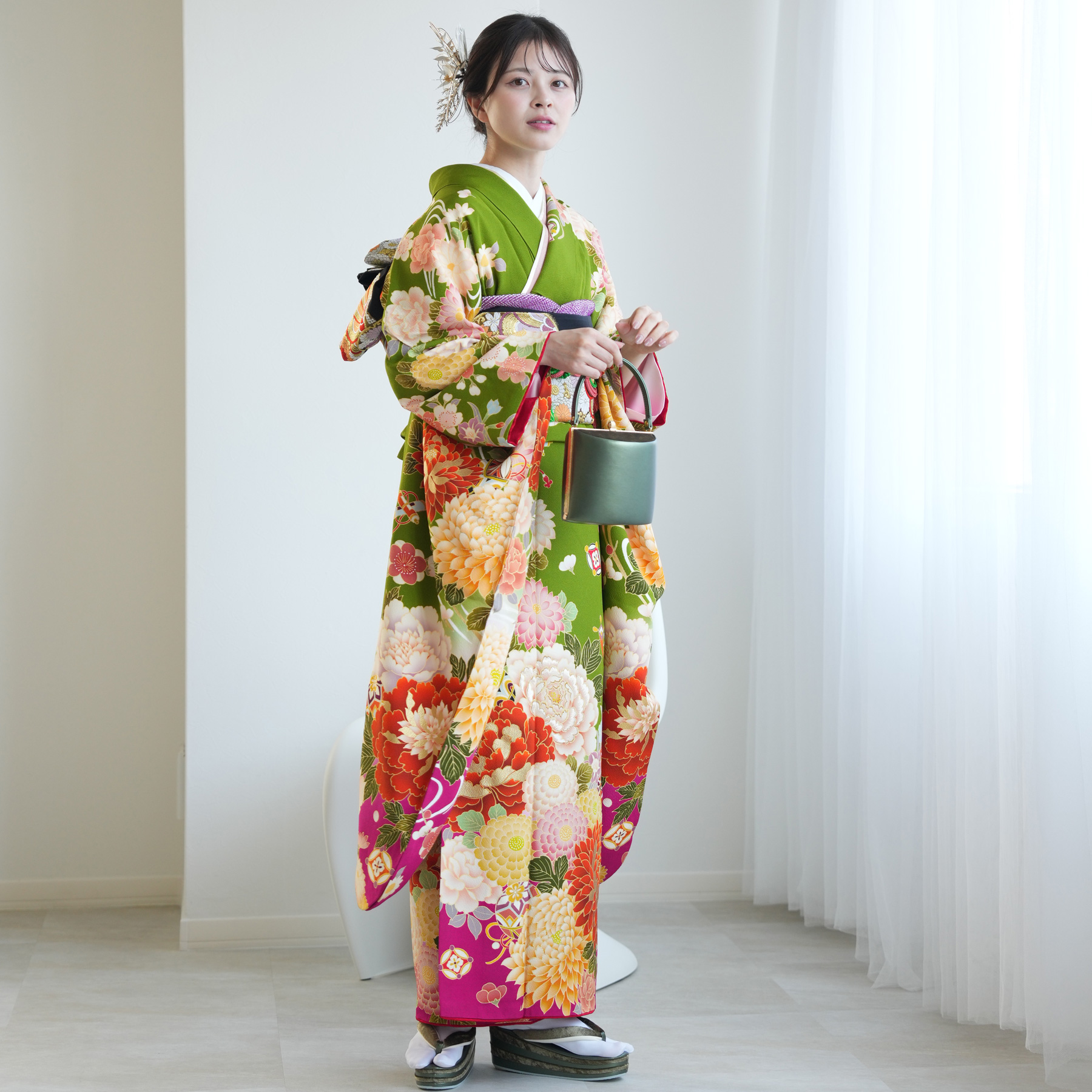 (あ902)アンティーク振袖㊗️淡い緑の葉に淡いオレンジ系の花模様⑤点セット 振袖 レンタル 成人式 21点セット レトロ 成人式セット 花 緑系