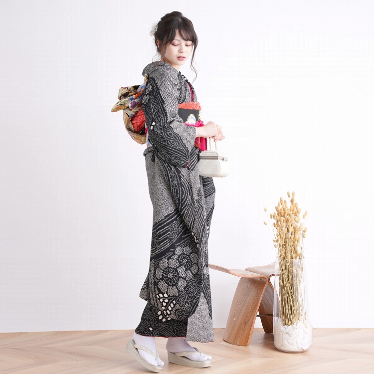 人気　豪華振袖　絞り　流水　桜　黒×黒　振袖フルセット　正絹　成人式　モノトーン 人気 豪華振袖 絞り 流水 桜 黒×黒 振袖フルセット 正絹 成人式