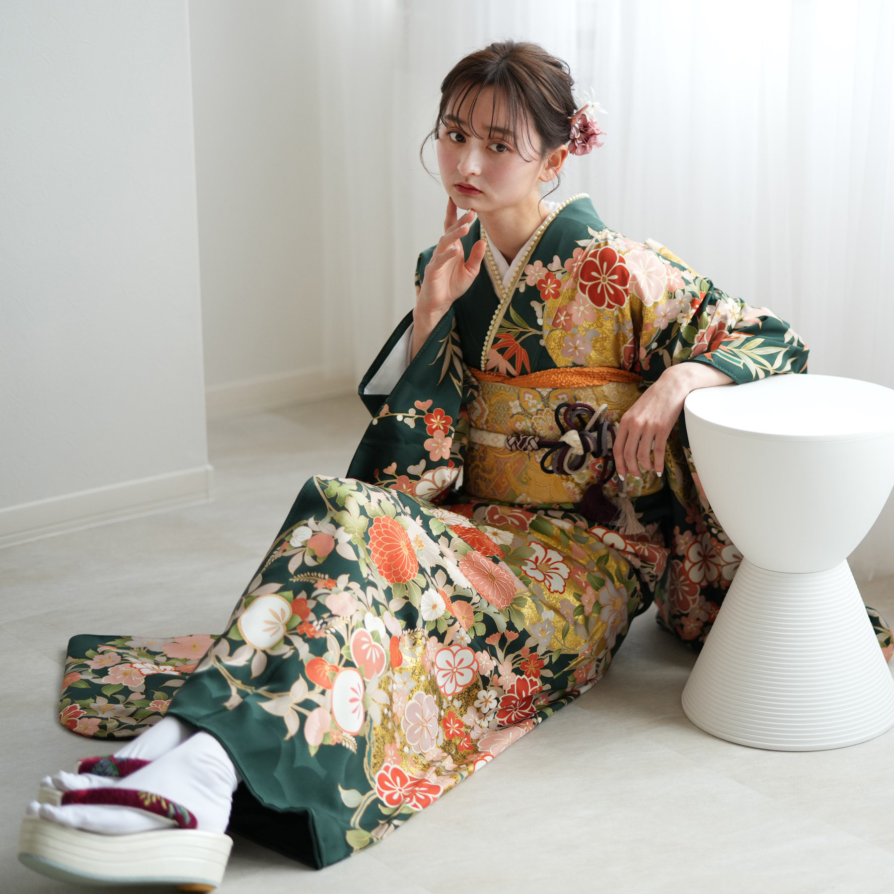 【取引中】振袖　20点セット　クリーニング済　半額以下！　成人式 レンタル 振袖 正絹着物+袋帯 21点セット 絵羽 特選・渋紫に華やか吉祥