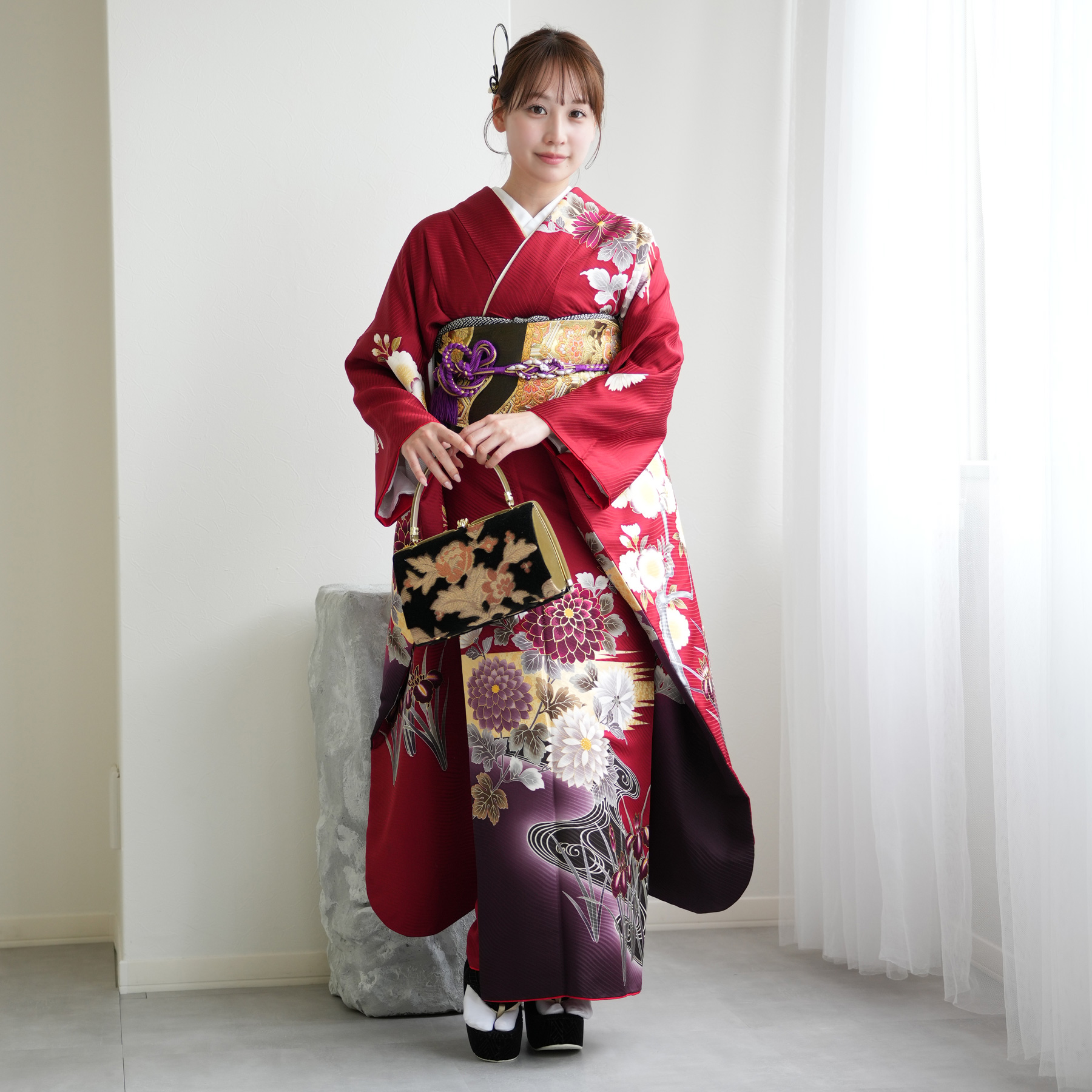 (え66) 夜絞りに舞う扇菊 手描き祝彩アンティーク振袖㊗️袋帯と②点セット レンタル 振袖 正絹着物+袋帯 21点セット 絵羽 赤と紫のぼかし流水に