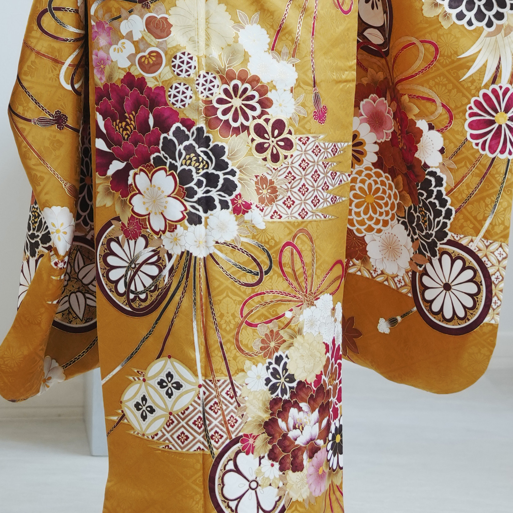 レンタル 振袖 成人式 結婚式 正絹 着物 絵羽 芥子色に古典花結び 着物