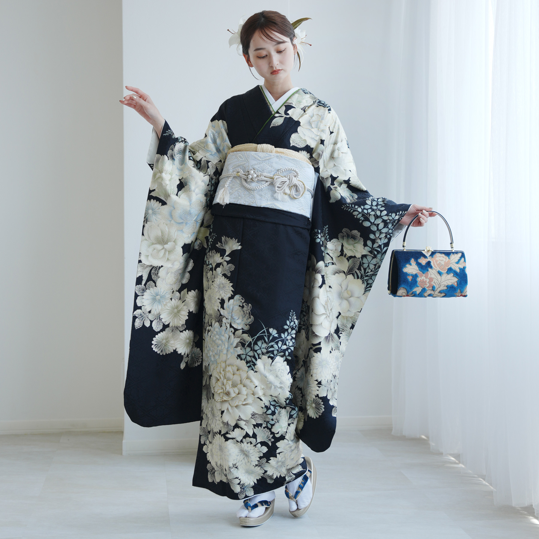 レンタル 振袖 正絹着物+袋帯 21点セット 絵羽 黒地に艶やかな牡丹と菊