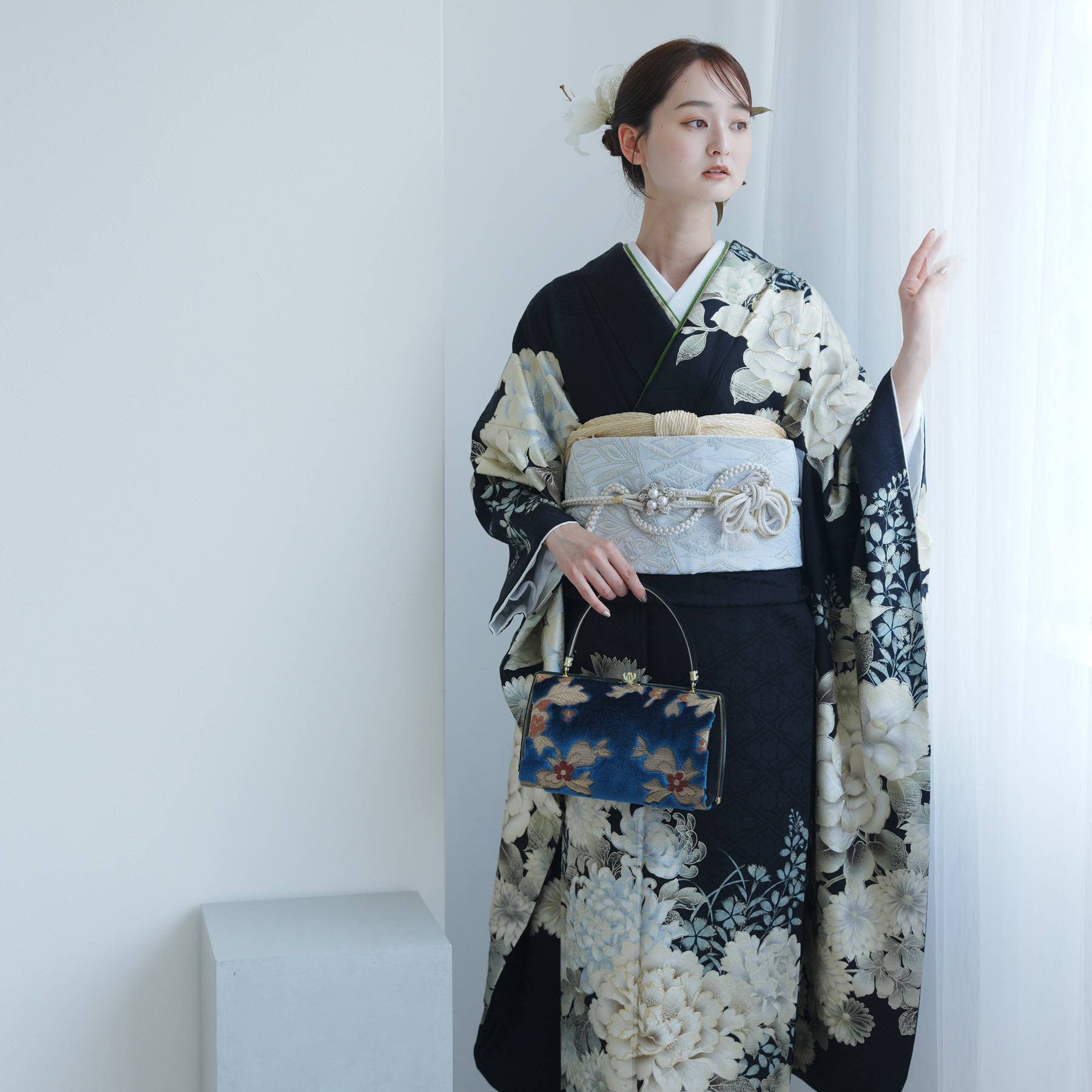 レンタル 振袖 正絹着物+袋帯 21点セット 絵羽 黒地に艶やかな牡丹と菊