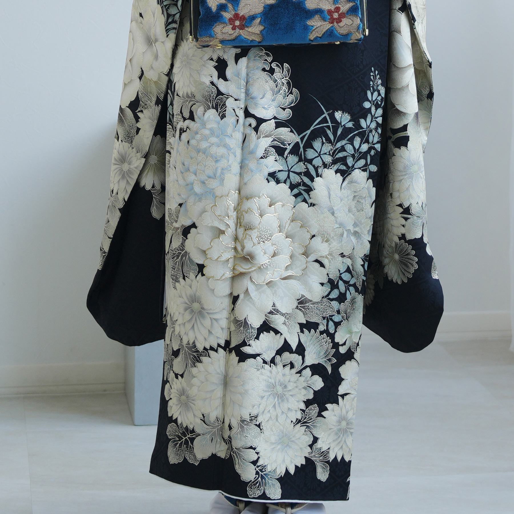 レンタル 振袖 正絹着物+袋帯 21点セット 絵羽 黒地に艶やかな牡丹と菊