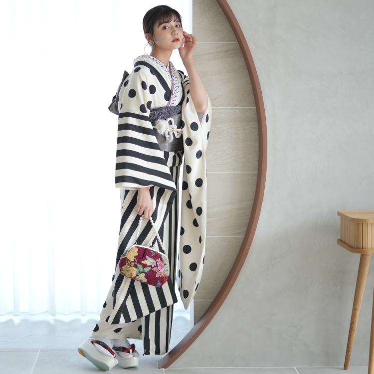 振袖 レンタル 成人式 utatane ベージュ きなり 黒 村田倫子ちゃん着用 半身 レトロ 大粒ドットとモダン縞々 オフホワイト×ブラック ※2027年1月予約空きなし