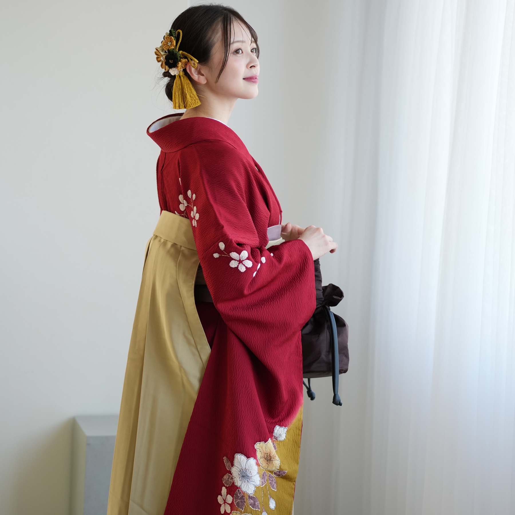 【振袖】　成人式　卒業式袴　披露宴　正絹　赤色 　花柄　 小柄な方に　人気色 袴 レンタル 卒業式 振袖 18点セット 古典柄 レトロ アンティーク系 袴