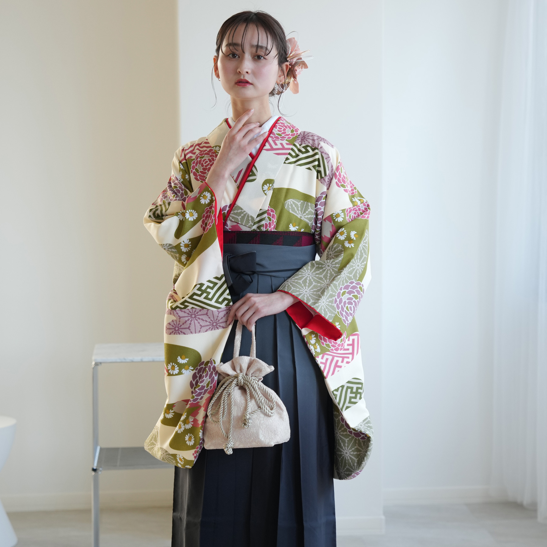 袴 レンタル 卒業式 袴 2尺袖着物 袴 17点セット ひよこ商店 レトロ モダン 袴セット 卒業式 流水 緑系 |  | 06
