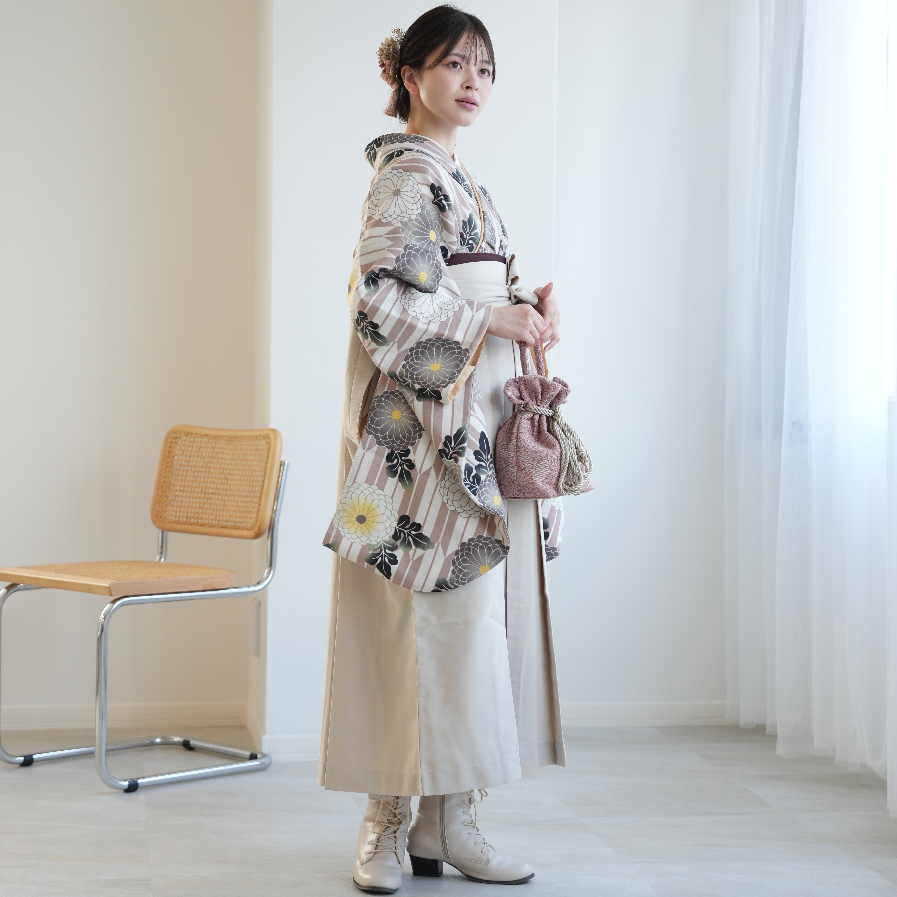 ニコアンティーク 2尺袖着物 袴 2点セット 袴91cm（身長153-158cm） 袴セット 卒業式 大学生 着物 女性 花 ベージュ系 女性 ladies 黒 ブラック モノトーン 縞 ストライプ 重ね衿縫い付済 中古 販売 着物と袴の2点セット 小学生 謝恩会 おしゃれ USED リサイクル ニコアンティーク 2尺袖着物 袴 2点セット 袴91cm（身長153-158cm） 袴