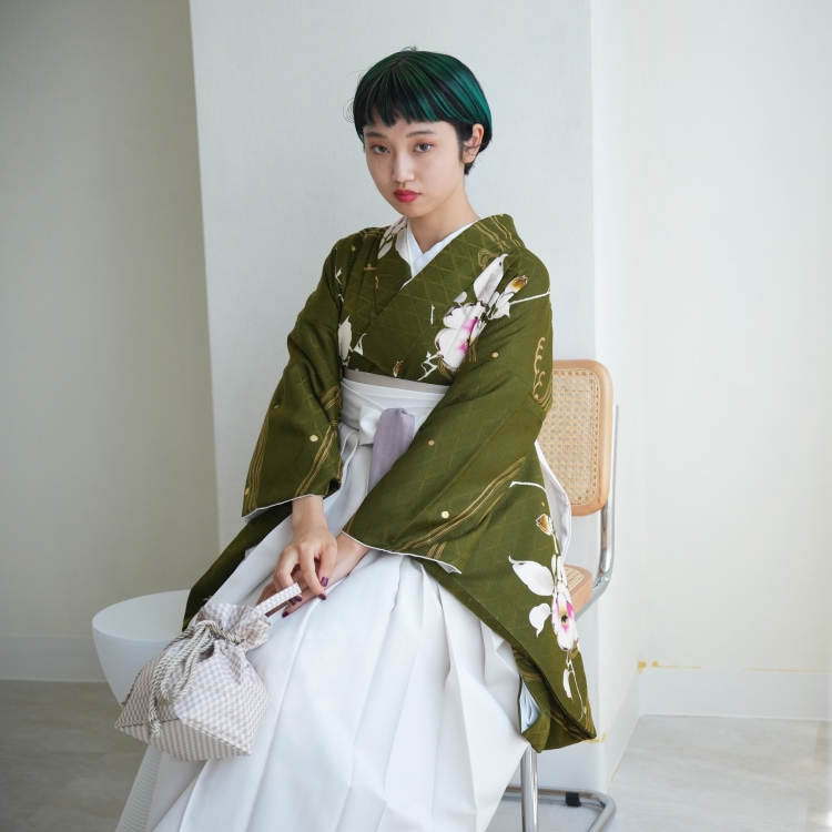 袴 レンタル 卒業式 2尺袖着物 袴 17点セット そしてゆめ レトロ モダン 花 グレー系 淡いグレーに色づく椿 袴 レンタル 卒業式 2尺袖着物 17点セット そしてゆめ レトロ モダン