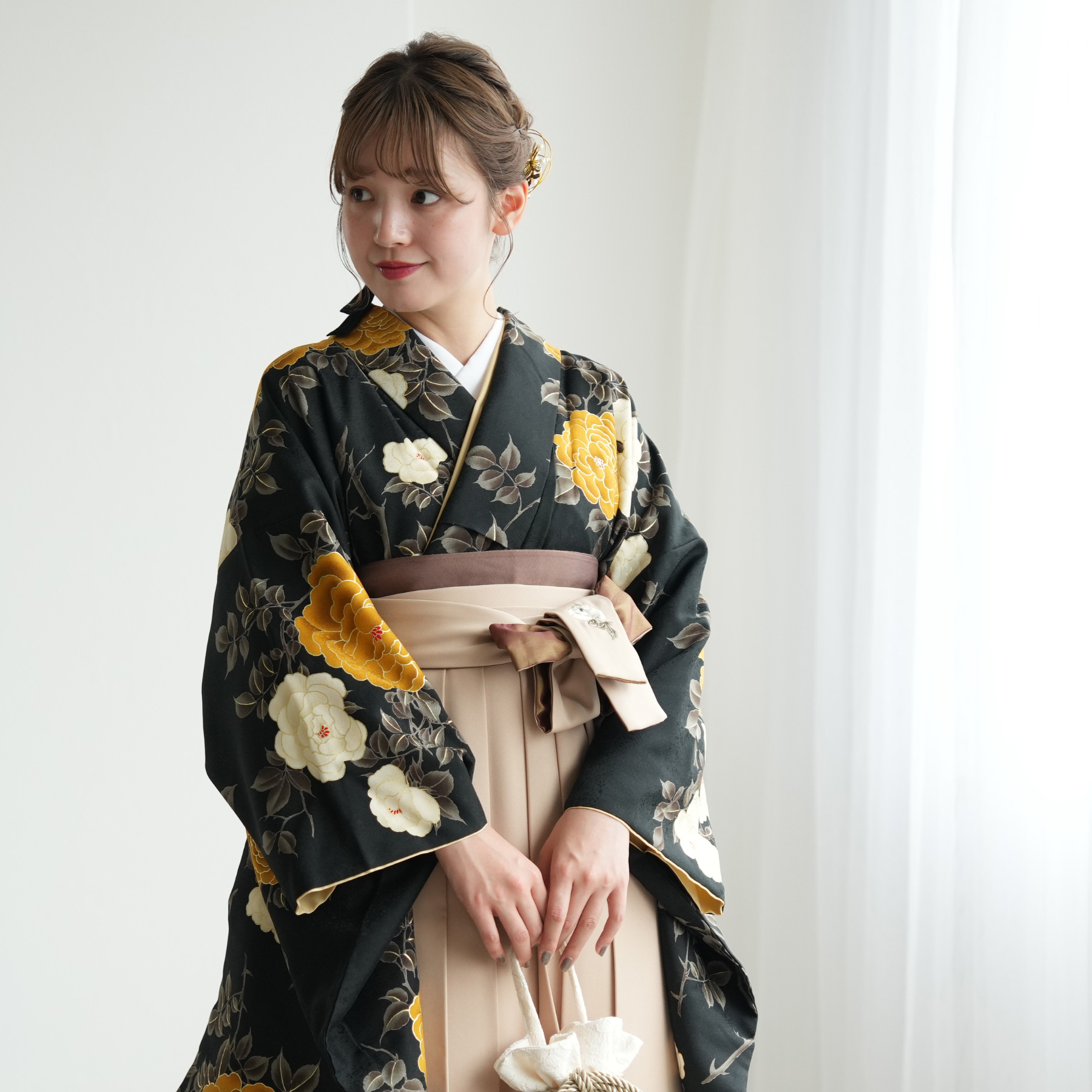 袴 レンタル 卒業式 2尺袖着物 袴 17点セット そしてゆめ レトロ モダン 花 グレー系 淡いグレーに色づく椿 袴 レンタル 卒業式 2尺袖着物 17点セット そしてゆめ レトロ モダン