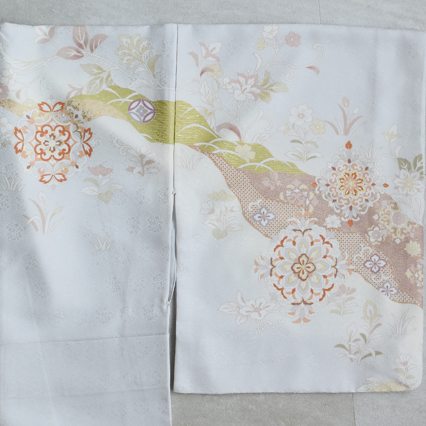 お茶会・ご結婚式・七五三やお宮参りにも　日本刺繍のような【唐織】　美品の袋帯です レンタル 訪問着 おしゃれ フルセット 雪色に唐花文 結婚式 卒業式