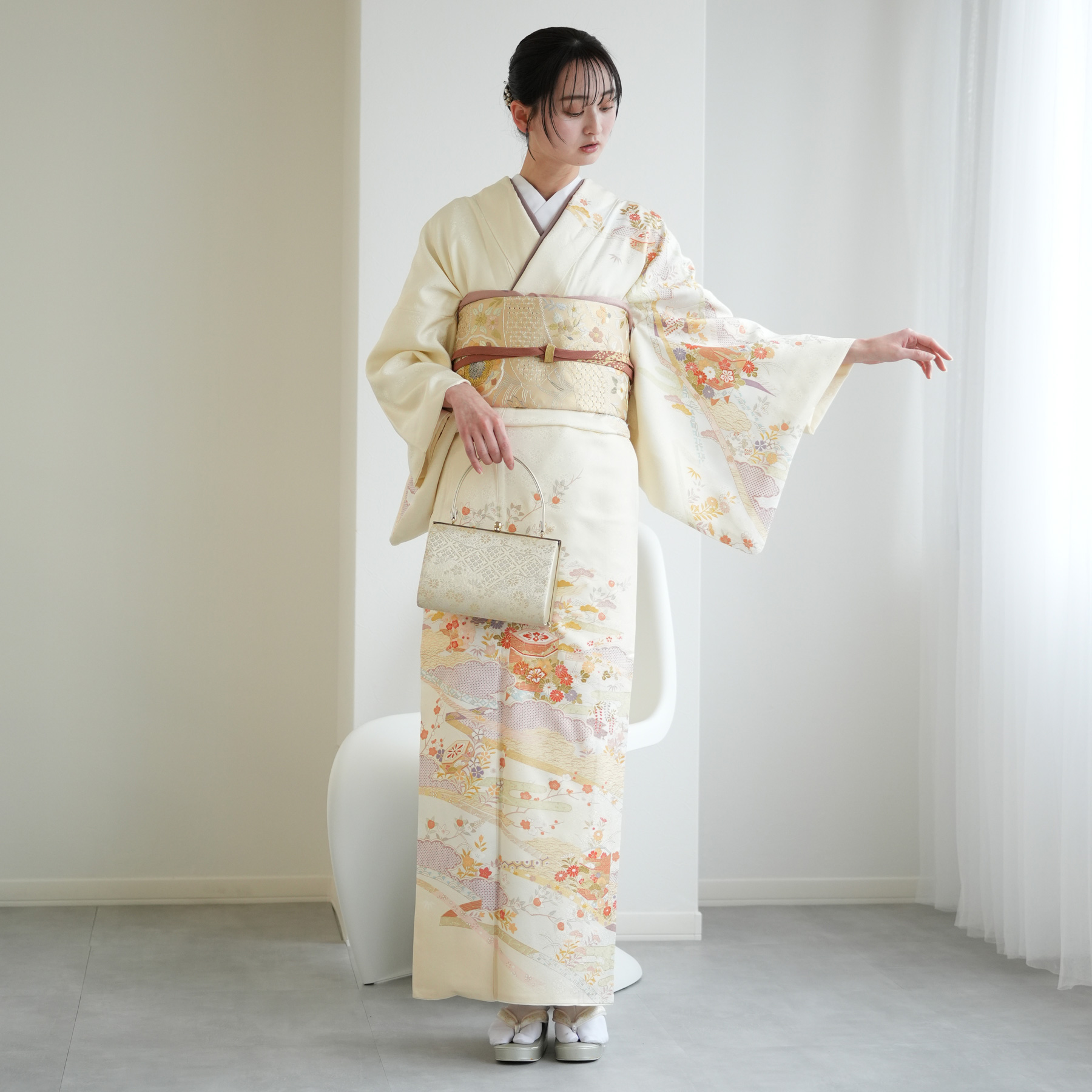 Y★4073★ 付け下げ 淡いクリーム色 粒状刺繍 レトロフォーマル 半襟 刺繍 おしゃれ 日本製 半衿 松梅 グレー地×白 訪問着 付け下げ