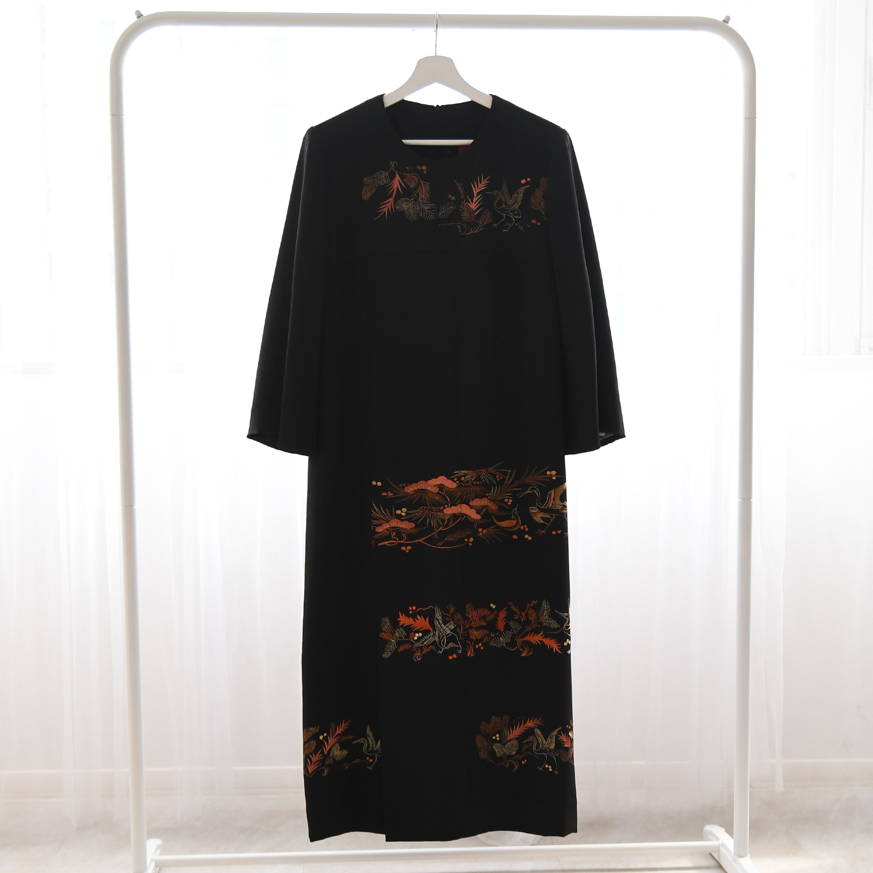 一点物　正絹　着物　ドレス　ロング　kimono dress 黒　ブラック　鶴 レンタル ドレス 単品 フリーサイズ 朱赤の松鶴文様 ワンピース