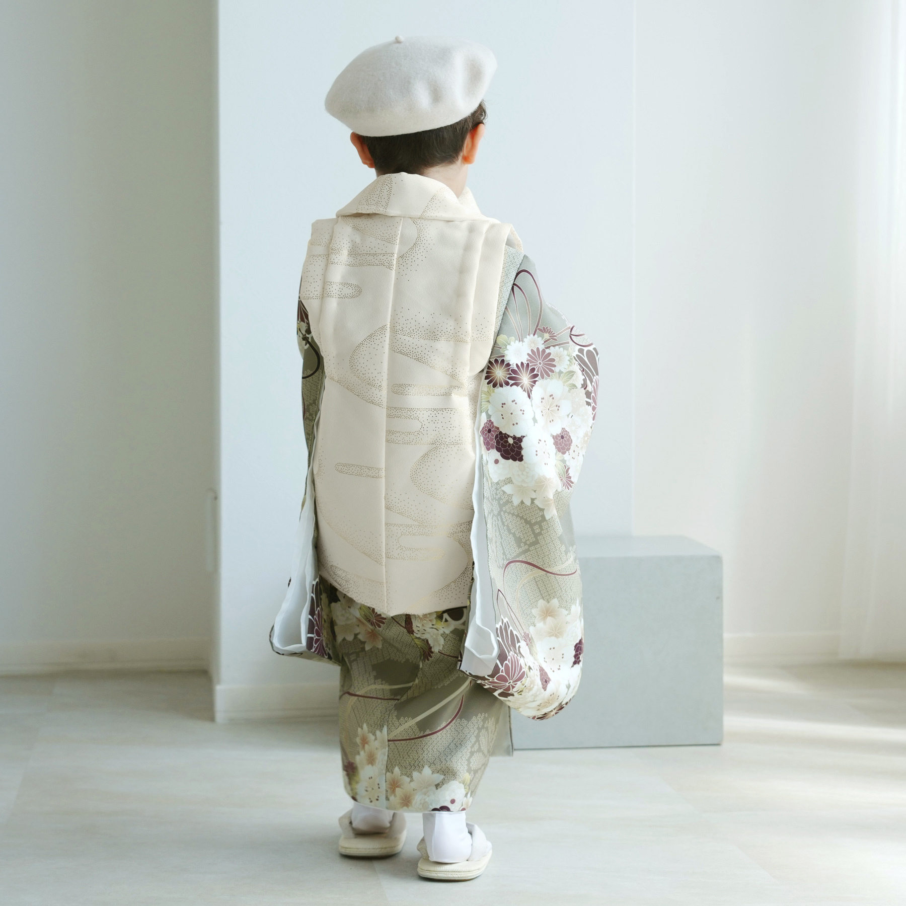 ひよこ商店 七五三 着物フルセット3歳男の子 クリーム金彩×翡翠の菊重ね レンタル 七五三 3歳 男の子 ひよこ商店 ベレー帽 被布フルセット