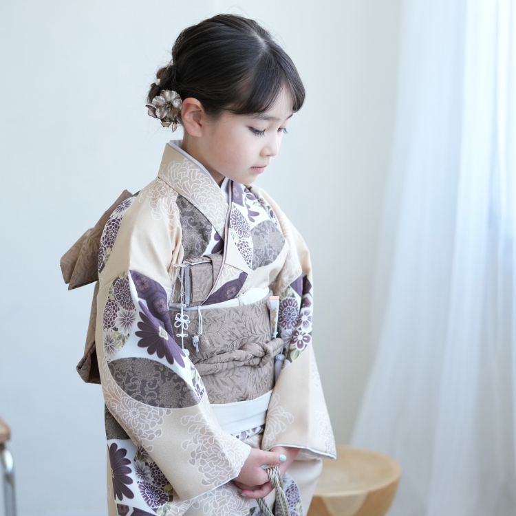 七五三 四つ身 ７歳 女の子 振袖 着物 薄ベージュ系 ！4512【中古】 utatane｜ひよこ商店 七五三 着物 7歳 女の子 四つ身 ベージュ