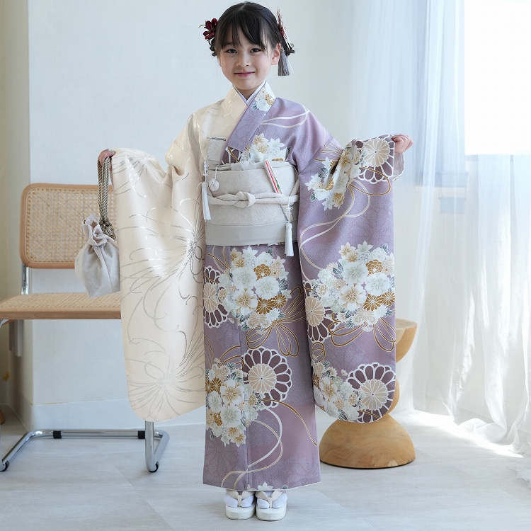 【26日までセール価格】大人気　美品　着物セット　ひよこ商店　古典柄　クリーム色 レンタル 七五三 着物 7歳 ひよこ商店 古典柄 レトロ 花 四つ身 半身