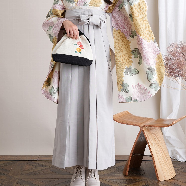 新品【ココアに古典菊×Mサイズ】utatane ひよこ商店 着物 袴 utatane（ウタタネ）の「袴セット ひよこ商店 ココアに古典菊（着物