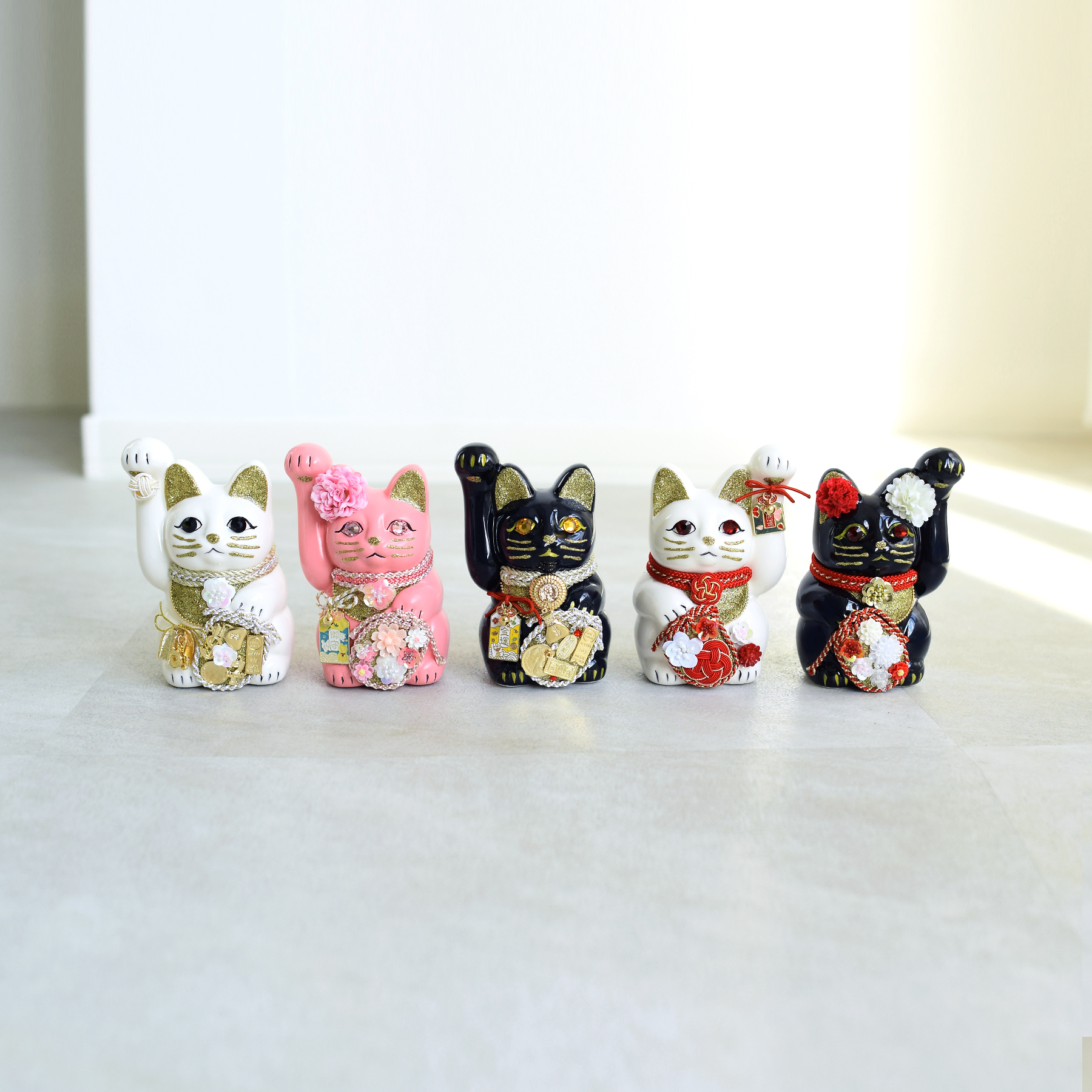 招き猫　作家　新品　おかっぱ猫　陶器　縁起物　置物 招き猫 小槌持ち 猫の置物 陶器 信楽焼 小さい 小づち 打ち出の小槌 置物