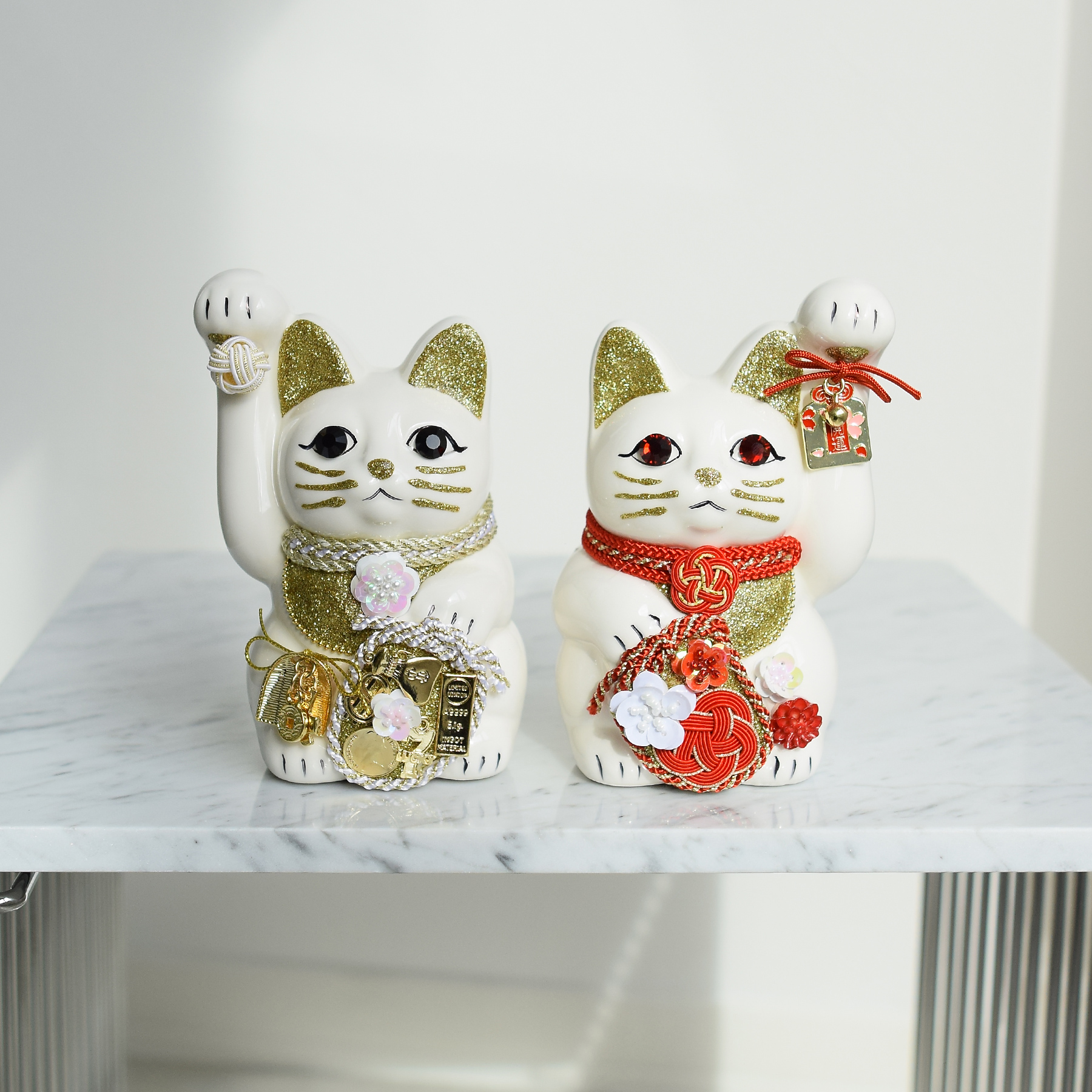 【美品】ねこ　白猫　招き猫　陶器　置物　インテリア　工芸品　美術品　A3303 招き猫 置物 おしゃれ ニコアンティーク×ご縁猫 成金次郎 4号 白