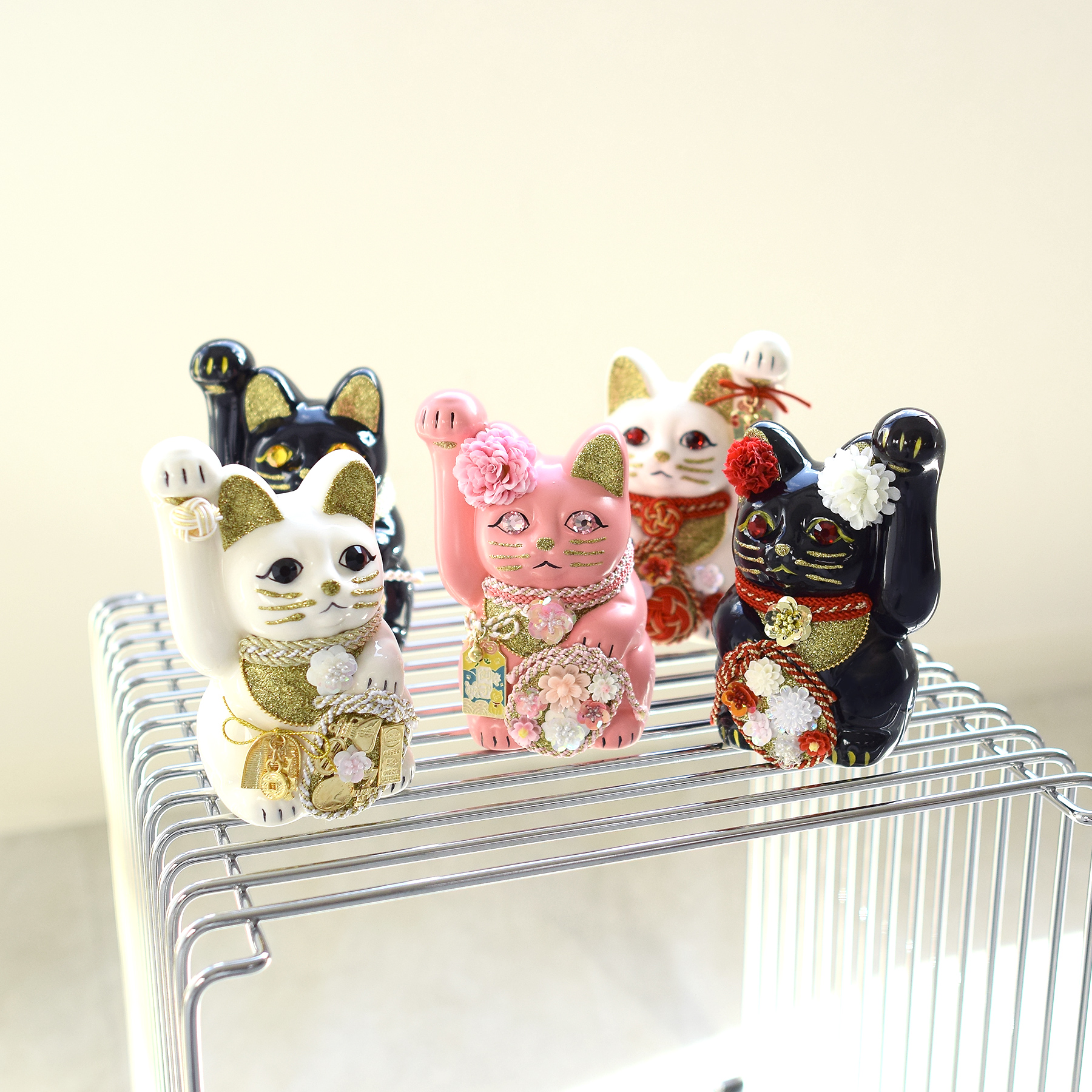 【美品】ねこ　白猫　招き猫　陶器　置物　インテリア　工芸品　美術品　A3303 招き猫 置物 おしゃれ ニコアンティーク×ご縁猫 成金次郎 4号 白